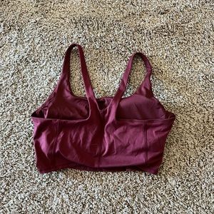 -Comfortable athletic top/bra